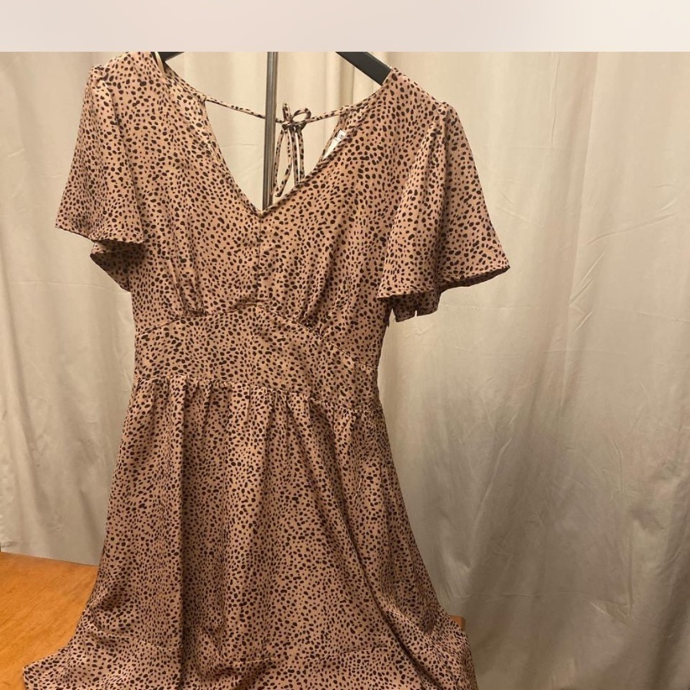 Chic V-Neck Flutter Sleeve Mini Dress - Picture 2 of 8